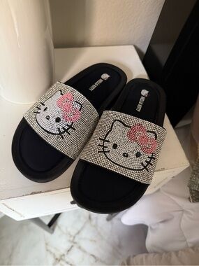 NWOT Hello Kitty Black Slide Sandals with Pink Bow Accents